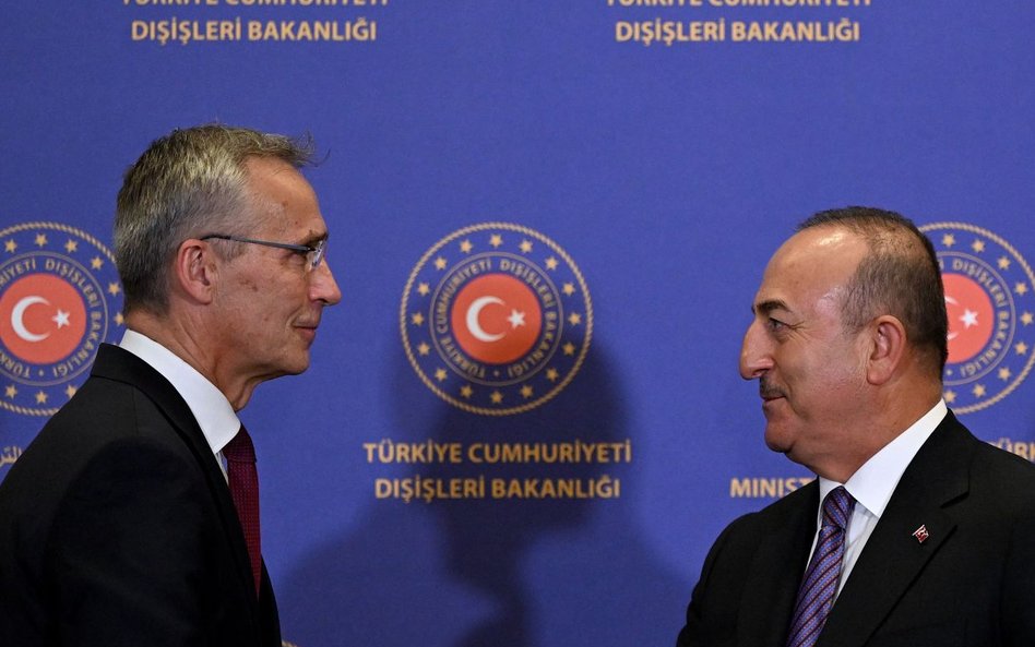 Jens Stoltenberg i Mevlüt Çavuşoğlu