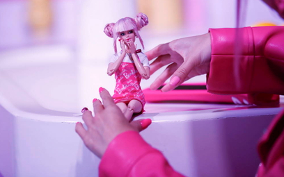 Dzisiejsza wersja lalki Barbie różni się znacząco od pierwszej edycji, która pojawiła się w1959 roku
