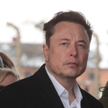 Właściciel Tesli i platformy X Elon Musk podczas wizyty na terenie byłego niemieckiego obozu koncent