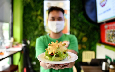 Koronaburger hitem w Hanoi