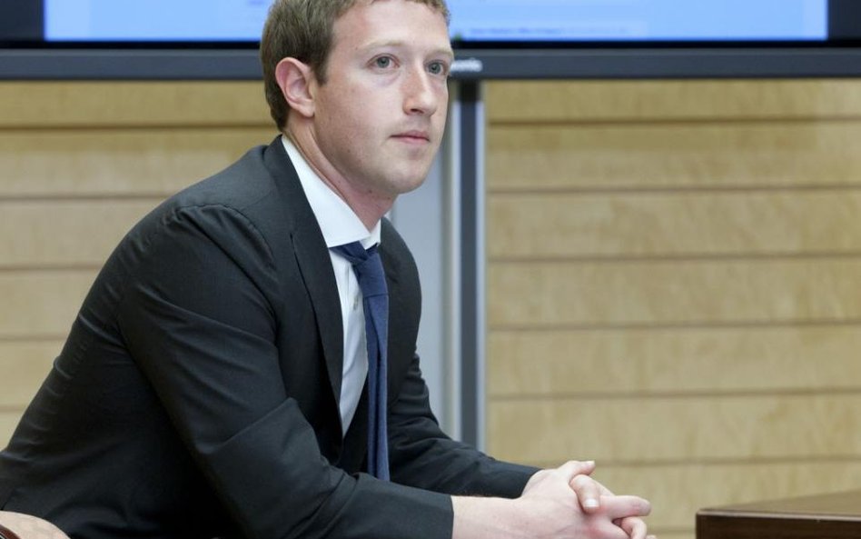 Zuckerberg biedniejszy o 24 proc.