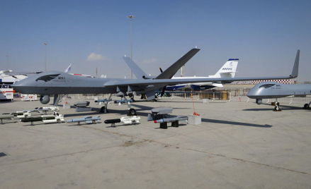 Dron Wing Loong II na targach lotniczych w Dubaju w 2017 r.