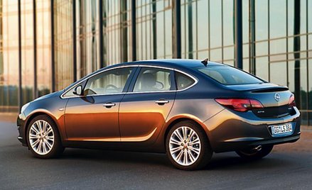Nowy Opel Astra: czterodrzwiowy sedan z gliwickiej fabryki ma podbić rynki Europy Zachodniej