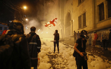 Starcia protestujących z policją w Tbilisi