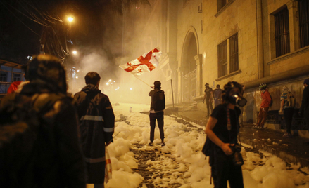 Starcia protestujących z policją w Tbilisi