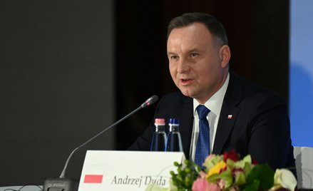 Duda o obostrzeniach: Surowe restrykcje byłyby nieodpowiedzialnością