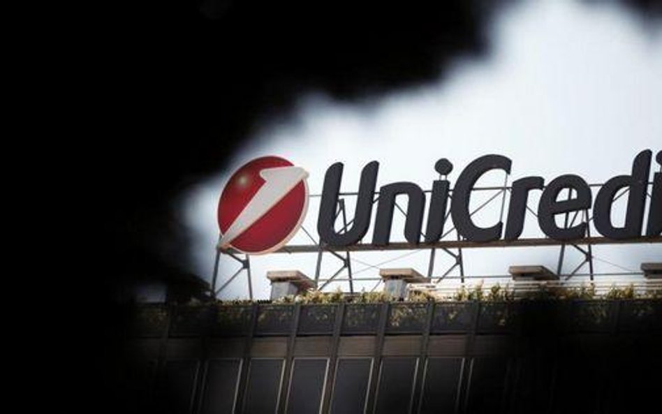 UniCredit podał, że zarobił w 2015 r. 1,7 mld euro, czyli o 15,6 proc. mniej niż w 2014 r., ale znac