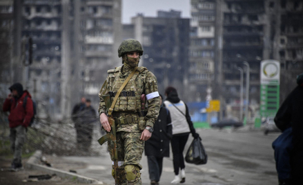 Rosyjski żołnierz w Mariupolu