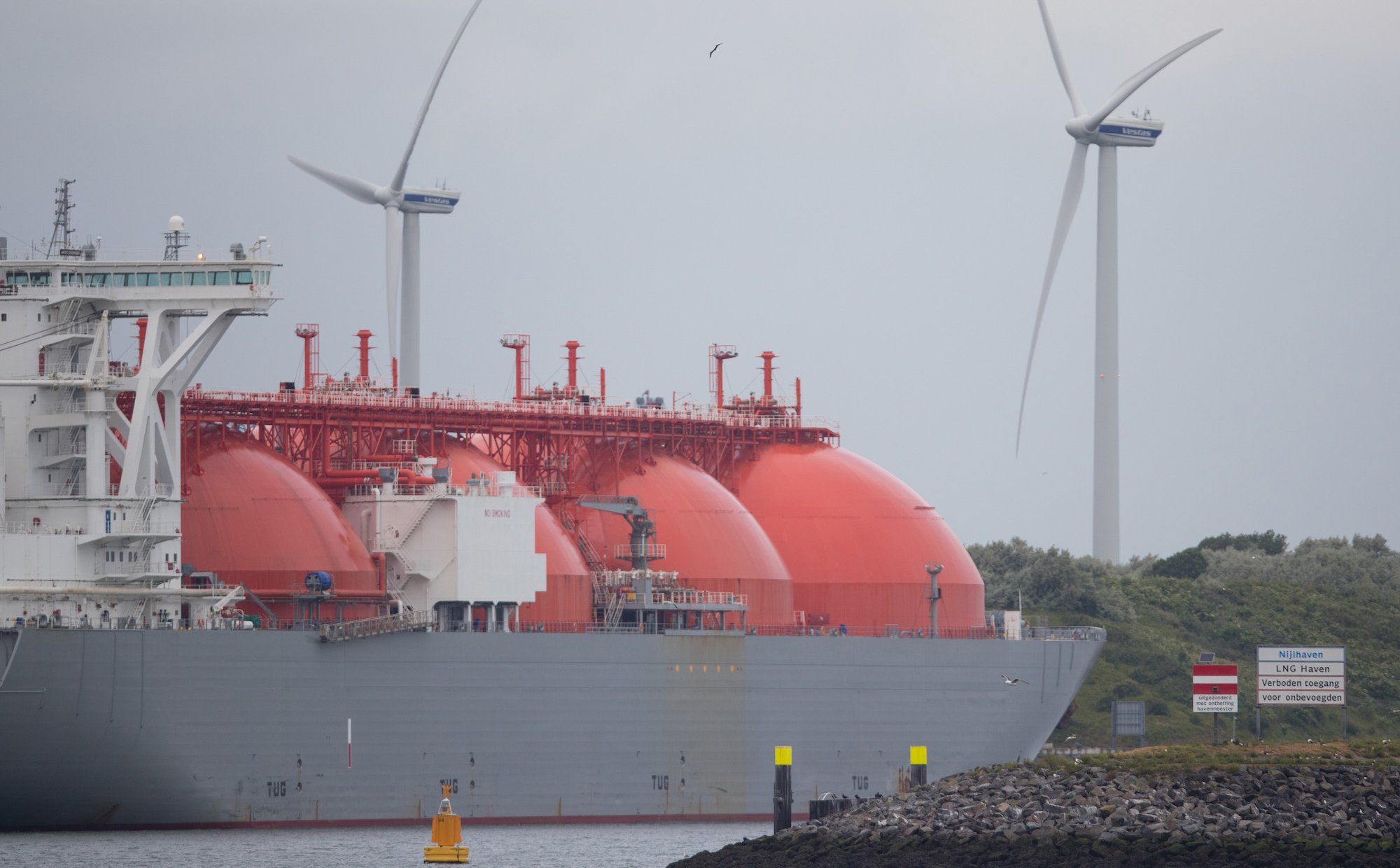 Europa odchodzi od LNG? Nowe dane. Eksperci: transformacja energetyczna działa