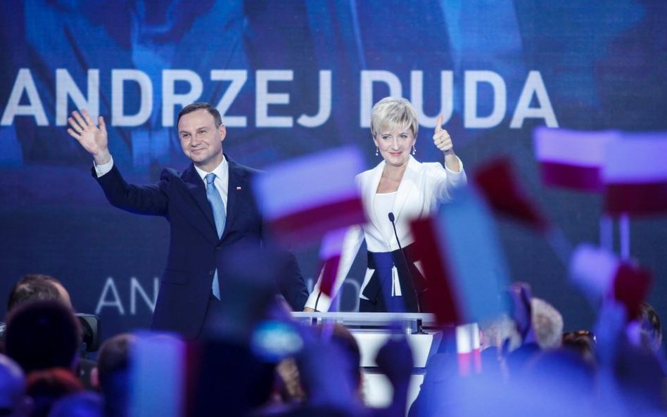 Andrzej Duda z żoną Agatą na konwencji podsumowującej kampanię przed pierwszą turą wyborów