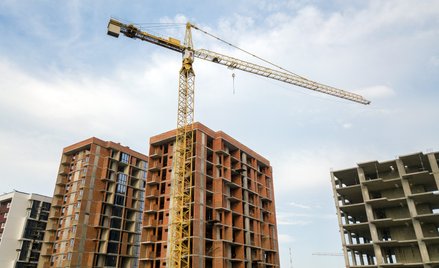 Mieszkania w Polsce buduje się głównie na sprzedaż, lokali dostępnych cenowo czy czynszowo powstaje 