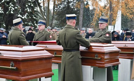 Złożenie prochów generała Stanisława Kopańskiego i podpułkownika Stefana Eichlera oraz ich małżonek 