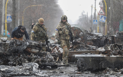 Ukraińscy żołnierze w Buczy