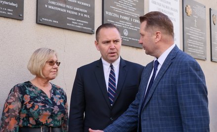 Małopolska kurator oświaty Barbara Nowak, prezes IPN Karol Nawrocki i minister edukacji Przemysław C