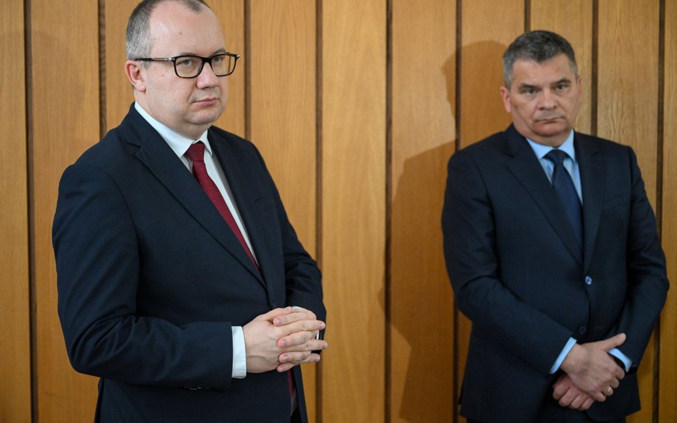 Minister sprawiedliwości Adam Bodnar (L) i I zastępca Prokuratora Generalnego Prokurator Krajowy Dar