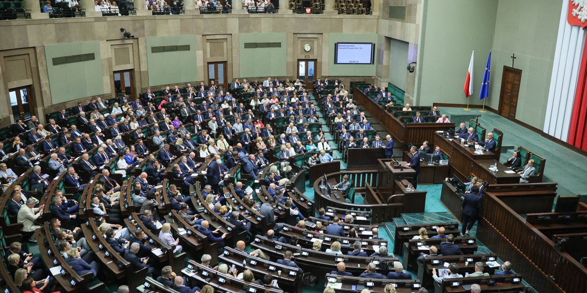 Polish parliament votes on Constitutional Tribunal judge and crypto law veto