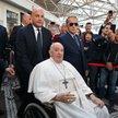 Papież Franciszek wyszedł ze szpitala. "Jest silniejszy"