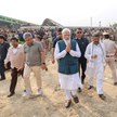 Premier Narendra Modi 3 czerwca na miejscu katastrofy niedaleko Balasore we wschodniej Orisie
