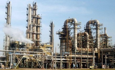 Rafinerie nie są ozdobą świata. Jeżeli doświadczenia z bakteriami się udadzą – znikną z krajobrazu