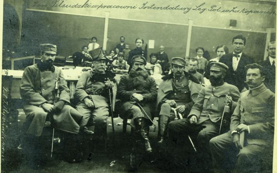 Józef Piłsudski w pracowni Intendentury Legionów Polskich w Zakopanem, 1914 rok