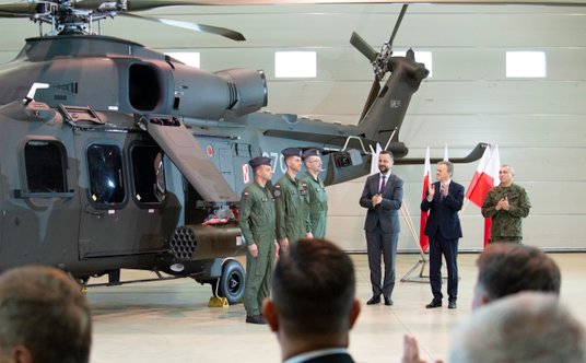 Uroczystość przekazania 1-ego AW149 z PZL-9709