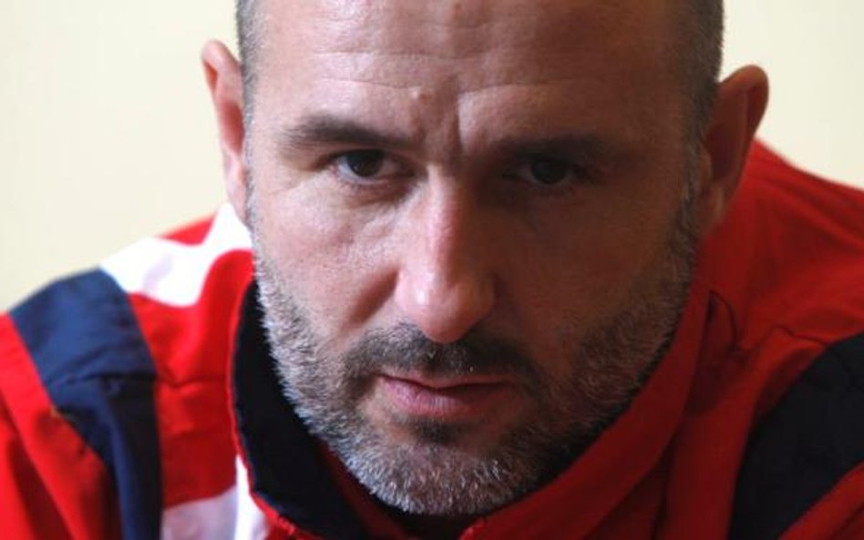 Michał Probierz w tym sezonie pracował już w Jagiellonii, ŁKS Łódź i Arisie Saloniki. Uchodzi za naj