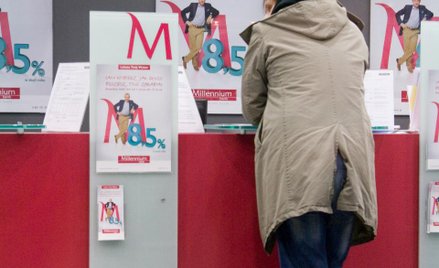 Oprocentowanie lokat spada wolniej niż obligacji