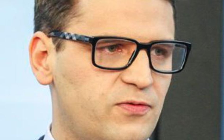 Niezrzeszony Mariusz Antoni Kamiński kończy kadencję biedniejszy o niemal 700 tys. zł