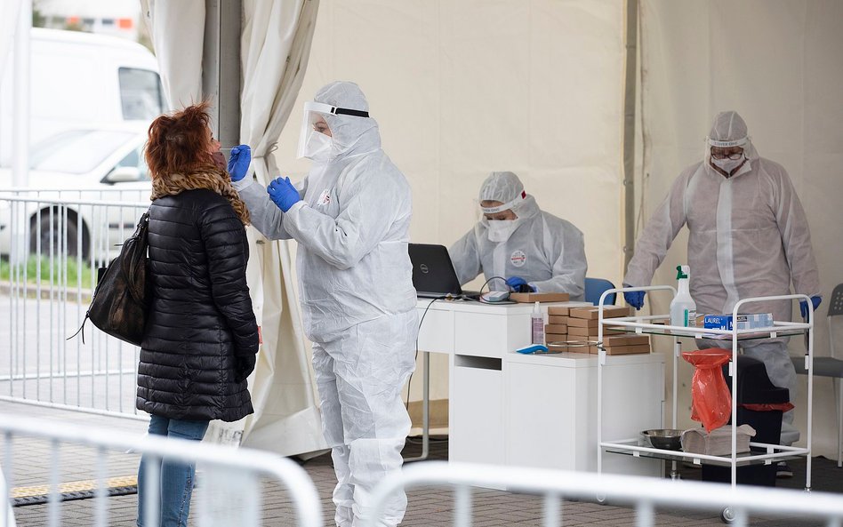 Ogromny wzrost zakażeń. Więcej niż 130 zgonów z powodu Covid-19