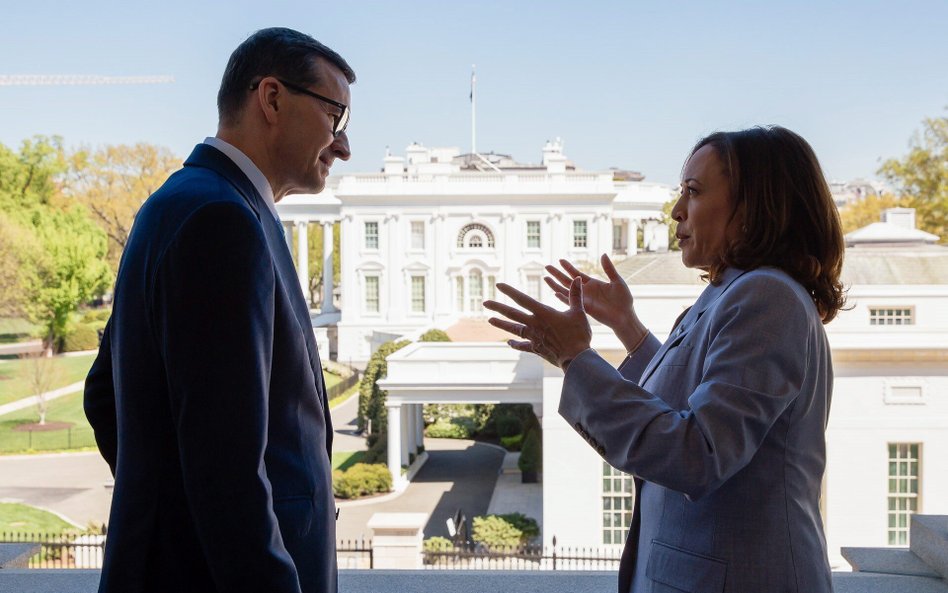 Wiceprezydent Kamala Harris i premier Mateusz Morawiecki rozmawiali dłużej, niż przewidywał program 