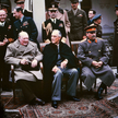 Konferencja w Jałcie, luty 1945 r. W pałacowym patio w Liwadii od lewej siedzi tzw. Wielka Trójka: W