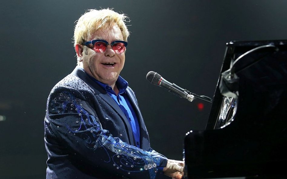 Po latach Elton John z dystansem patrzy na swój estradowy image