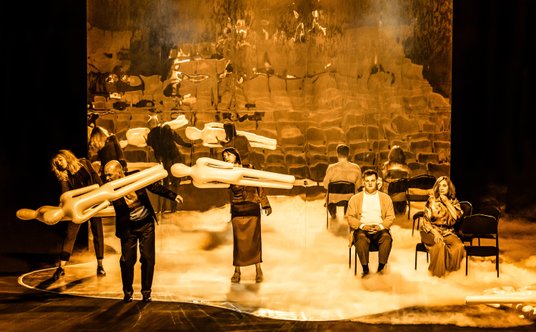 „Zamach na Narodowy Stary Teatr”. Scena terapii