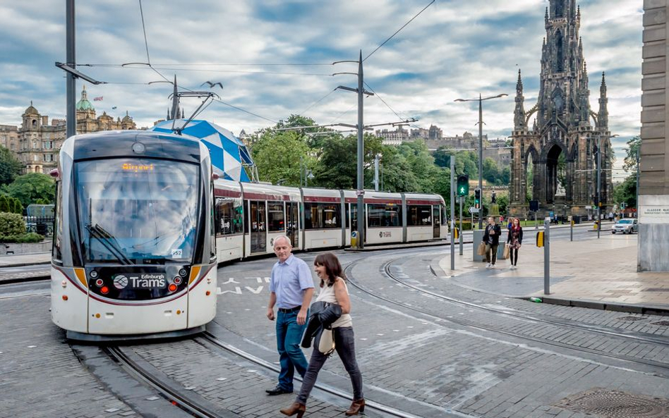 Do tramwajów powracają także miasta na Wyspach Brytyjskich. Jednym z pierwszych ośrodków, które rozp