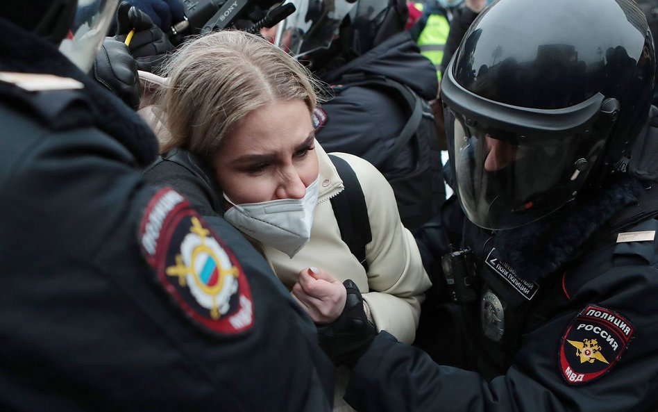 Lubow Sobol, współpracowniczka Aleksieja Nawalnego, zatrzymywana w czasie styczniowej demonstracji p