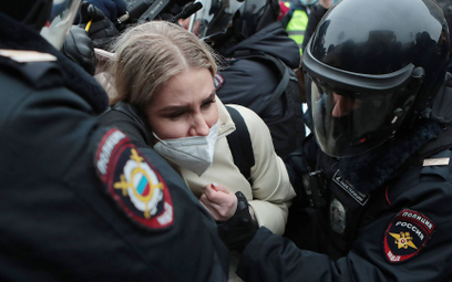 Lubow Sobol, współpracowniczka Aleksieja Nawalnego, zatrzymywana w czasie styczniowej demonstracji p