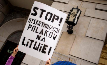 Wielu Polaków skrzyknęło się przez Internet.