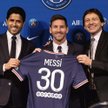 Leo Messi w towarzystwie szefa PSG Nassera Al-Khelaifi (z lewej) i dyrektora sportowego klubu, Brazy