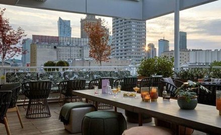 Hotel ma być doświadczeniem. Na dachu Puro w Warszawie mieści się restauracja