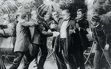 Zabójstwo prezydenta USA Williama McKinleya. Zamachu dokonał Leon F. Czolgosz na Wystawie Panameryka