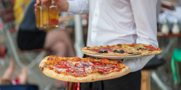 Pizzerie tracą klientów. Efekt Żabki czy boom na kebab?