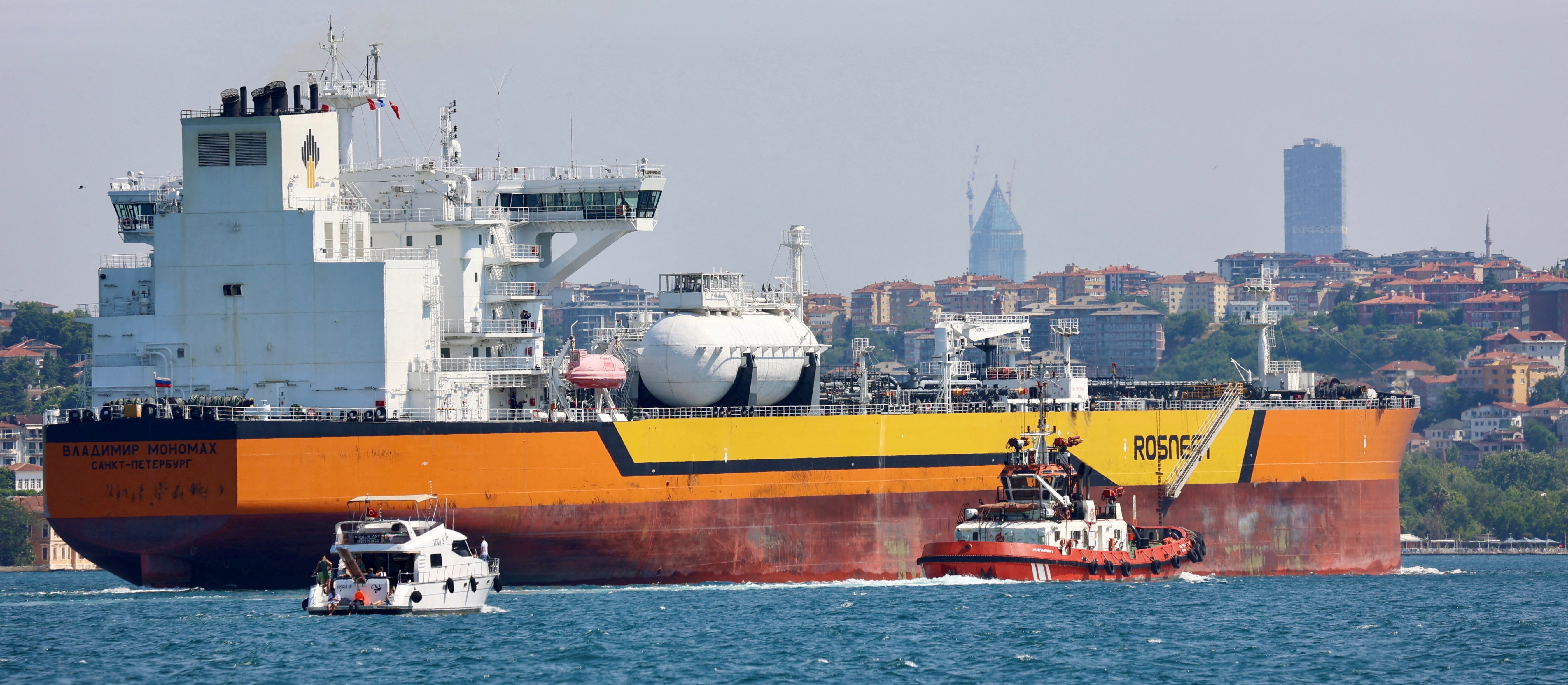 Rosyjska ropa krąży po świecie. Nie pomagają ogromne rabaty