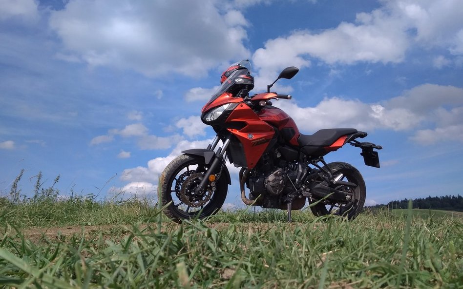 Yamaha Tracer 700: Jadowity owad do połykania zakrętów