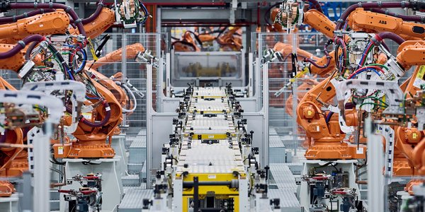 BMW przestawia fabrykę w Monachium z produkcji aut spalinowych na elektryczne