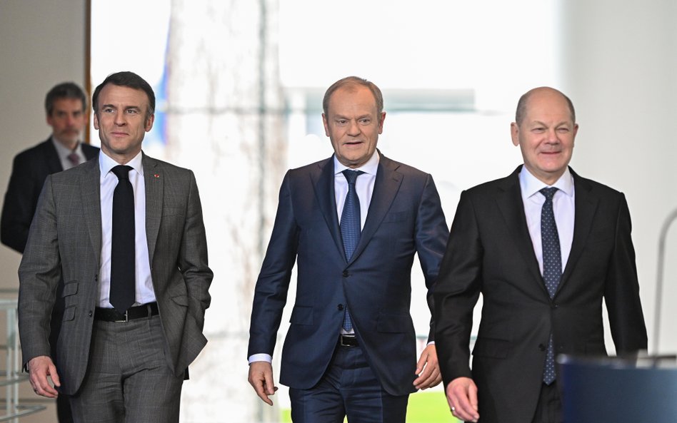 Premier Donald Tusk, prezydent Francji Emmanuel Macron i kanclerz Niemiec Olaf Scholz podczas konfer