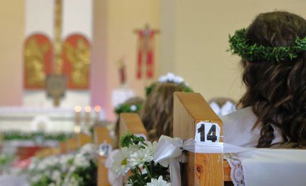 Koronawirus na komunii. Sanepid szuka uczestników mszy