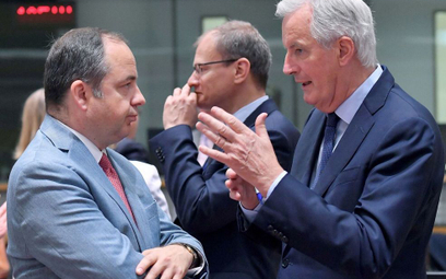 Polski minister Konrad Szymański i unijny negocjator brexitu Michel Barnier 19 lipca w Brukseli