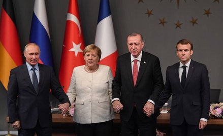 Putin, Merkel, Erdogan i Macron na wspólnym zdjęciu. Duda: Urocze