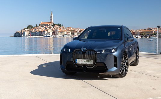 Zmodernizowane BMW iX