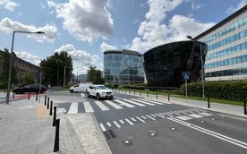 W ramach inwestycji przebudowano również skrzyżowanie ulic Domaniewskiej i Suwak